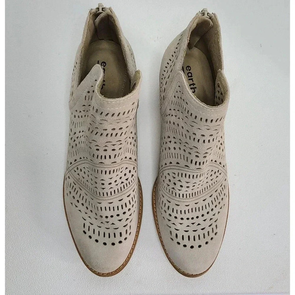 Earth WYOMING WONDER Ankle Boots Perforated Suede Leather Back Zip Cream SZ 8 - Picture 9 of 9